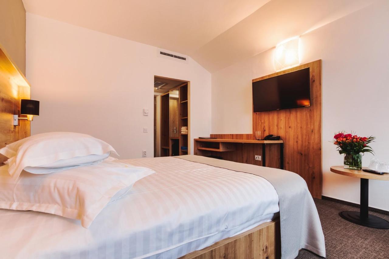 Hotel Domnitei Кэлимэнешти Экстерьер фото