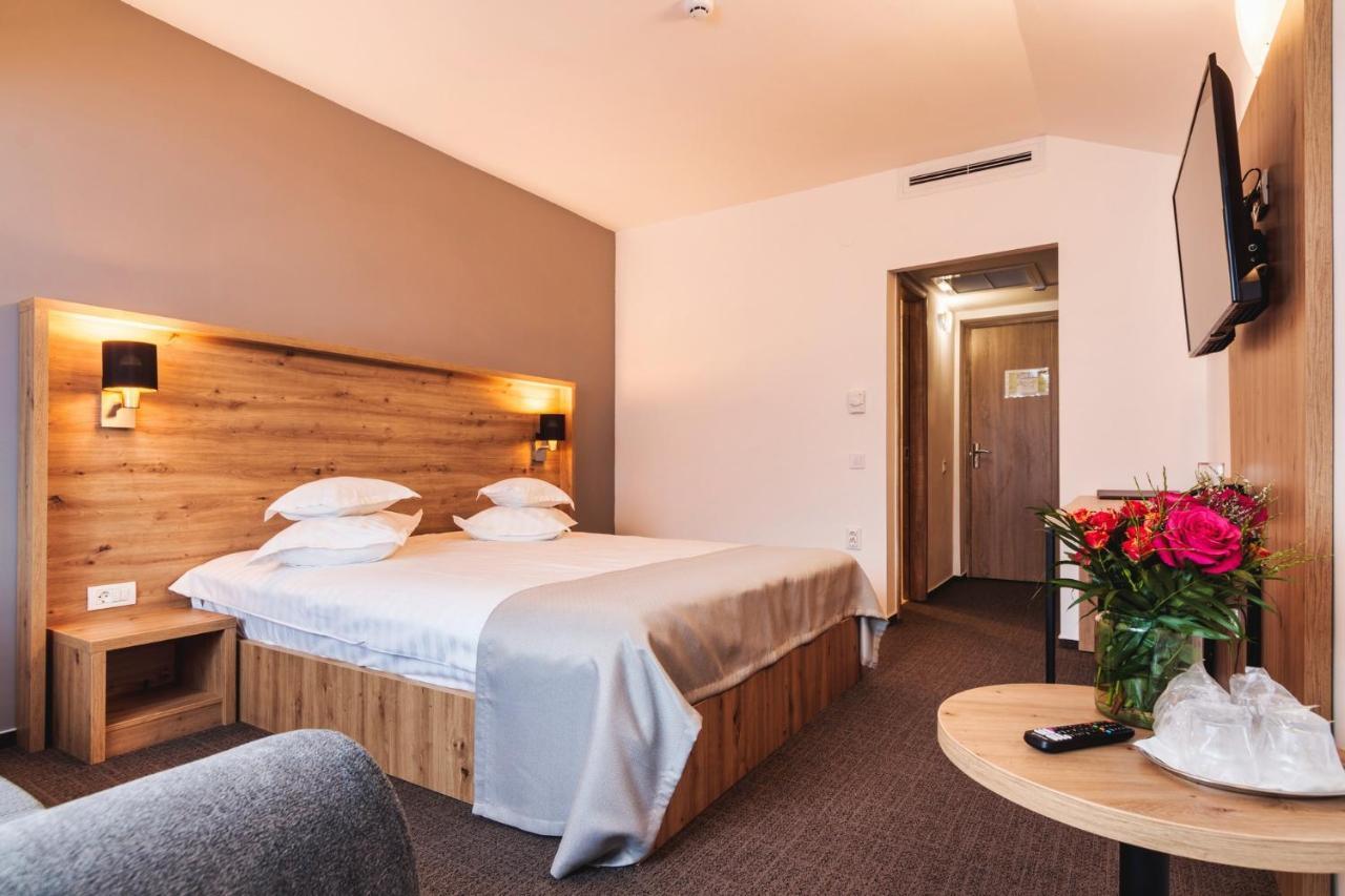 Hotel Domnitei Кэлимэнешти Экстерьер фото