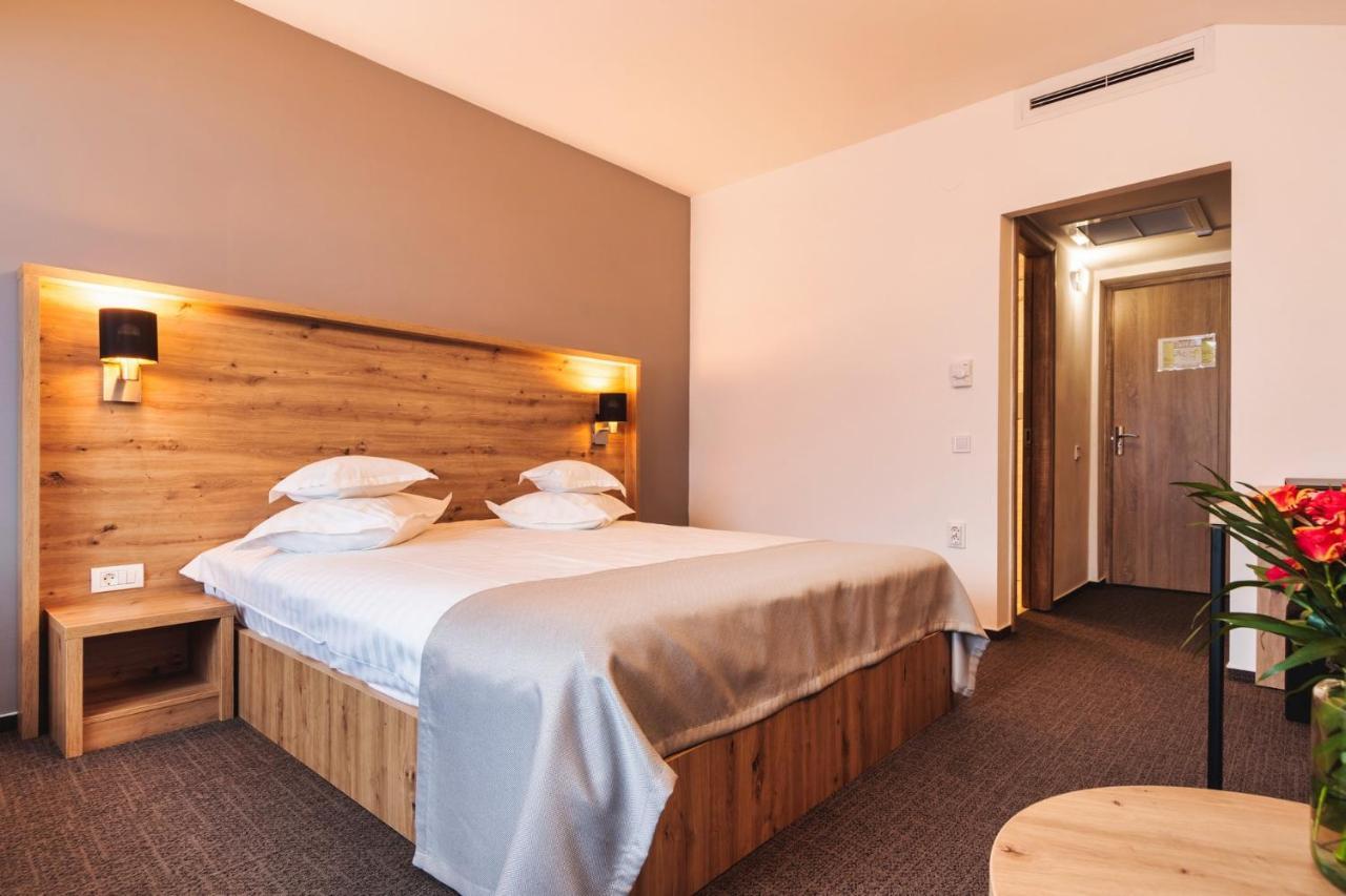 Hotel Domnitei Кэлимэнешти Экстерьер фото