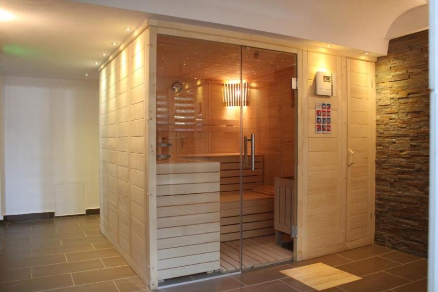 Hotel Domnitei Кэлимэнешти Экстерьер фото