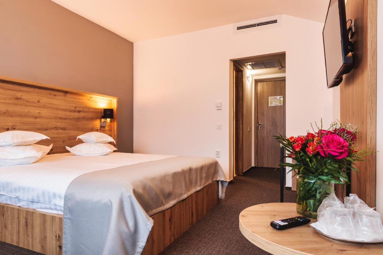 Hotel Domnitei Кэлимэнешти Экстерьер фото