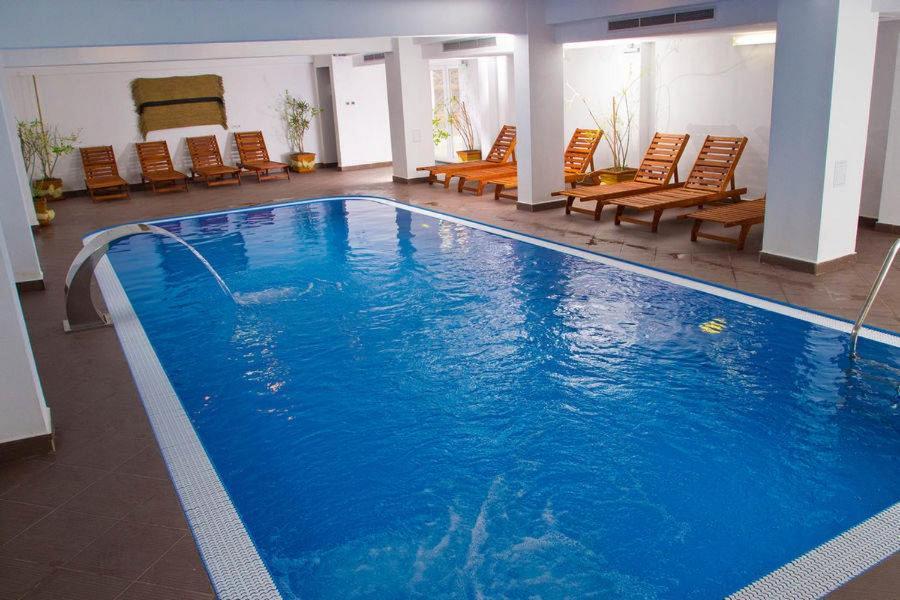 Hotel Domnitei Кэлимэнешти Экстерьер фото